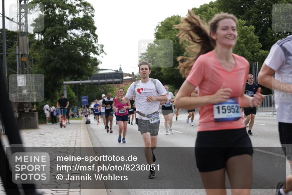 29.06.2025 - hella hamburg halbmarathon Jannik Wohlers http://msf.ph/oto/8236051 29.06.2025 10:28:46 Lombardsbrücke 1230, 2688, 4161, 4362, 4373, 4982, 6345, 7169, 7449, 8048, 10198, 10641, 10808, 11989, 12099, 12404, 12442, 12958, 13090, 15952, 15955, 16673, 18414 meine-sportfotos.de