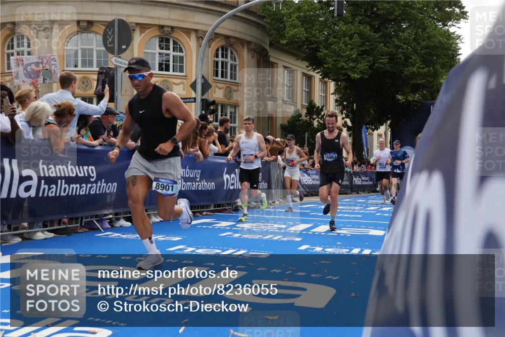 29.06.2025 - hella hamburg halbmarathon Strokosch-Dieckow http://msf.ph/oto/8236055 29.06.2025 10:35:06 Ziel 4740, 7628, 7972, 8901, 11559, 14069, 15415, 16963, 16964, 17022 meine-sportfotos.de