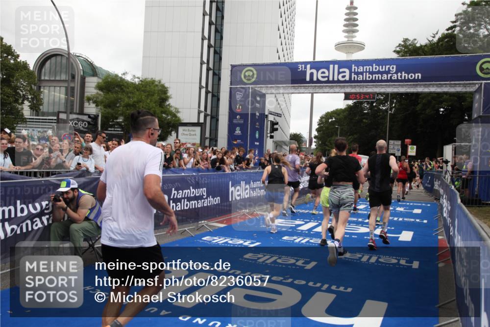 29.06.2025 - hella hamburg halbmarathon Michael Strokosch http://msf.ph/oto/8236057 29.06.2025 10:53:46 Ziel 1502, 2058, 2082, 2518, 2630, 3819, 5399, 6762, 6877, 8285, 8335, 10549, 10895, 11588, 11589, 11604, 12632, 13865, 14702, 14818, 15061, 15441, 16092, 17482, 18143, 18514, 18666, 18715 meine-sportfotos.de