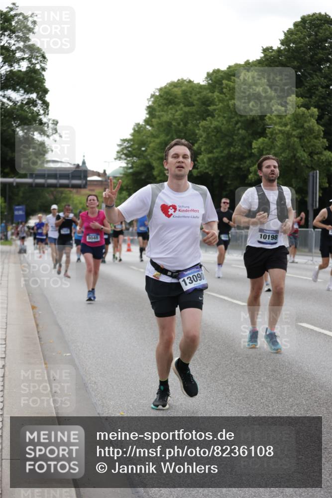 29.06.2025 - hella hamburg halbmarathon Jannik Wohlers http://msf.ph/oto/8236108 29.06.2025 10:28:47 Lombardsbrücke 1230, 2688, 4161, 4373, 4982, 6345, 7169, 7449, 8048, 10198, 10641, 10808, 11803, 11989, 12099, 12404, 12442, 12958, 13090, 15952, 15955, 16673, 18414 meine-sportfotos.de