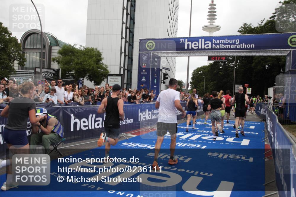 29.06.2025 - hella hamburg halbmarathon Michael Strokosch http://msf.ph/oto/8236111 29.06.2025 10:53:47 Ziel 2058, 2082, 2518, 2630, 3819, 5399, 5607, 6877, 7177, 8285, 8335, 10895, 11588, 11589, 11604, 12632, 13865, 14702, 14818, 15061, 15441, 16092, 17482, 18143, 18514, 18715 meine-sportfotos.de
