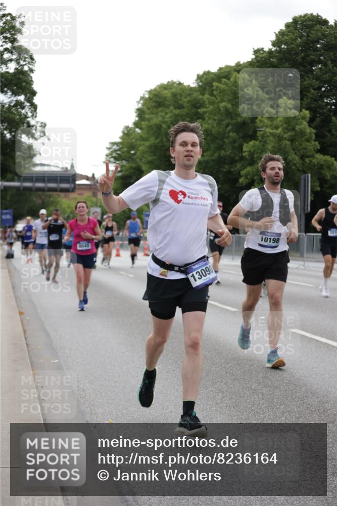 29.06.2025 - hella hamburg halbmarathon Jannik Wohlers http://msf.ph/oto/8236164 29.06.2025 10:28:47 Lombardsbrücke 1230, 2688, 4161, 4373, 4982, 6345, 7169, 7449, 8048, 10198, 10641, 10808, 11803, 11989, 12099, 12404, 12442, 12958, 13090, 15952, 15955, 16673, 18414 meine-sportfotos.de