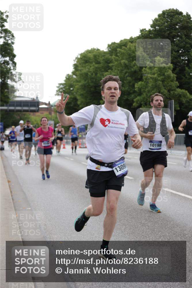 29.06.2025 - hella hamburg halbmarathon Jannik Wohlers http://msf.ph/oto/8236188 29.06.2025 10:28:48 Lombardsbrücke 1230, 2688, 3179, 4161, 4373, 4982, 6345, 7169, 7449, 8048, 8812, 10198, 10641, 10808, 11792, 11803, 11989, 12099, 12404, 12442, 12958, 13090, 15952, 15955, 16673, 16676, 18414 meine-sportfotos.de