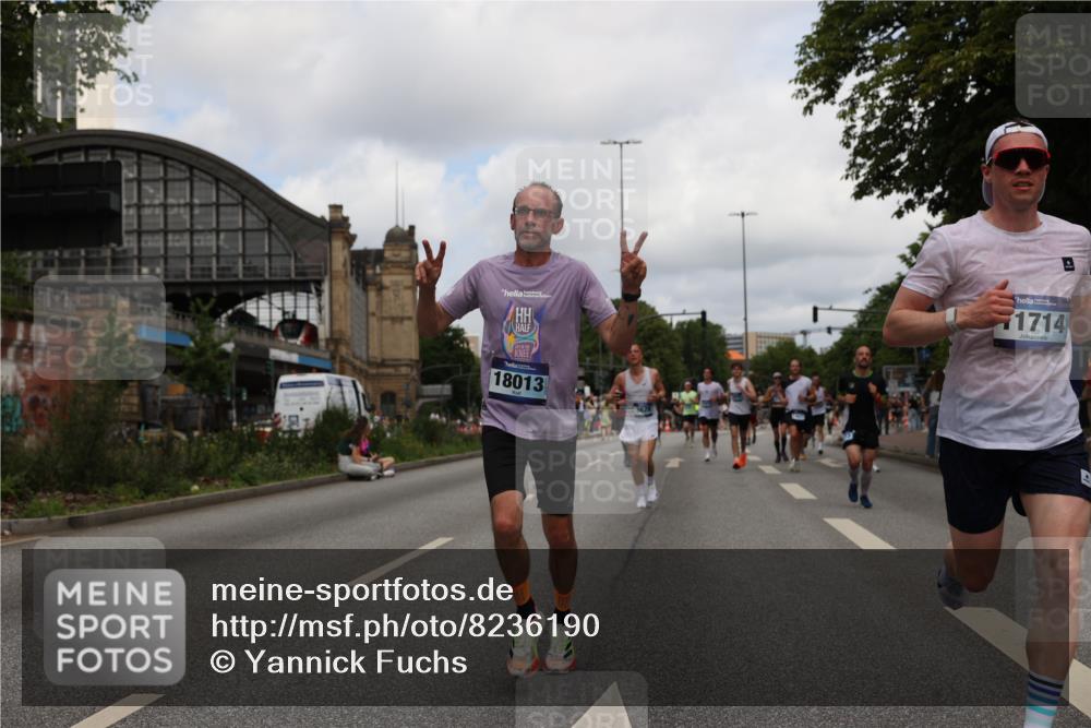 29.06.2025 - hella hamburg halbmarathon Yannick Fuchs http://msf.ph/oto/8236190 29.06.2025 10:34:31 20KM 1358, 1603, 1975, 2573, 2826, 2972, 3547, 3626, 4381, 4398, 4766, 4888, 5752, 6149, 6152, 7495, 7622, 8346, 8467, 8574, 8933, 9116, 9540, 11284, 11714, 11806, 12046, 12091, 13190, 14077, 14699, 15421, 15813, 15828, 16580, 17425, 17792, 17916, 17973, 18013, 18154, 18979 meine-sportfotos.de