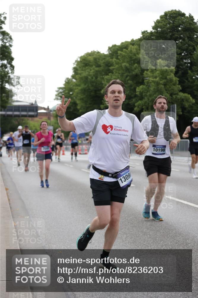 29.06.2025 - hella hamburg halbmarathon Jannik Wohlers http://msf.ph/oto/8236203 29.06.2025 10:28:48 Lombardsbrücke 1230, 2688, 3179, 4161, 4373, 4982, 6345, 7169, 7449, 8048, 8812, 10198, 10641, 10808, 11792, 11803, 11989, 12099, 12404, 12442, 12958, 13090, 15952, 15955, 16673, 16676, 18414 meine-sportfotos.de