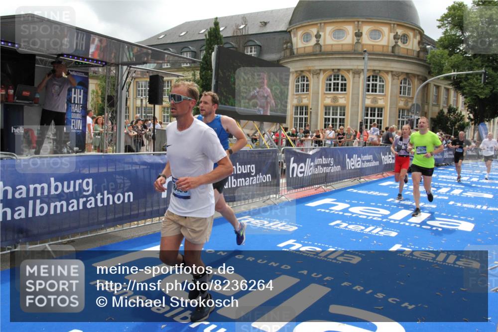 29.06.2025 - hella hamburg halbmarathon Michael Strokosch http://msf.ph/oto/8236264 29.06.2025 10:47:50 Ziel 2340, 5915, 8564, 11283, 11961, 12679, 14383, 15478, 17229, 18356, 18430, 18836 meine-sportfotos.de
