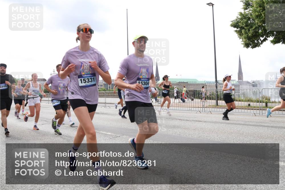 29.06.2025 - hella hamburg halbmarathon Lena Gebhardt http://msf.ph/oto/8236281 29.06.2025 10:33:42 Lombardsbrücke 1189, 1275, 1417, 1764, 1896, 1995, 2085, 2342, 2482, 2776, 2838, 3170, 3264, 3340, 3341, 3345, 3560, 3812, 4164, 4361, 4433, 4445, 4449, 4479, 4696, 4942, 5075, 5096, 5141, 5557, 5561, 5566, 5569, 5691, 5821, 5822, 5887, 6109, 6364, 6515, 6516, 6773, 6854, 6956, 6999, 7027, 7565, 7653, 7705, 8021, 8157, 8202, 8282, 8375, 8377, 8383, 8401, 8891, 9094, 9234, 9258, 9438, 9591, 9592, 9750, 9780, 9799, 9875, 9995, 10007, 10071, 10561, 11811, 11826 meine-sportfotos.de