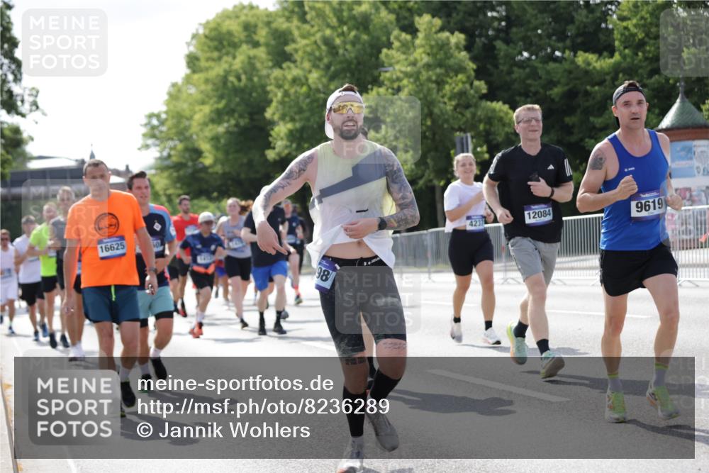 29.06.2025 - hella hamburg halbmarathon Jannik Wohlers http://msf.ph/oto/8236289 29.06.2025 09:53:37 Lombardsbrücke 1098, 1119, 1413, 1424, 1476, 1892, 1902, 2270, 2823, 3785, 4183, 4185, 4235, 4237, 4949, 5528, 6198, 6309, 6831, 7167, 7734, 8023, 8269, 8928, 9043, 9105, 9463, 9482, 9619, 10529, 10792, 11773, 11848, 11936, 12084, 12159, 12203, 12679, 12706, 12724, 13223, 13297, 13554, 14415, 14541, 14730, 15026, 15365, 15611, 15784, 15950, 16081, 16136, 16314, 16466, 16475, 16624, 16625, 16893, 17033, 17363, 17451, 17864, 17997, 18249, 18499, 18790, 19112 meine-sportfotos.de