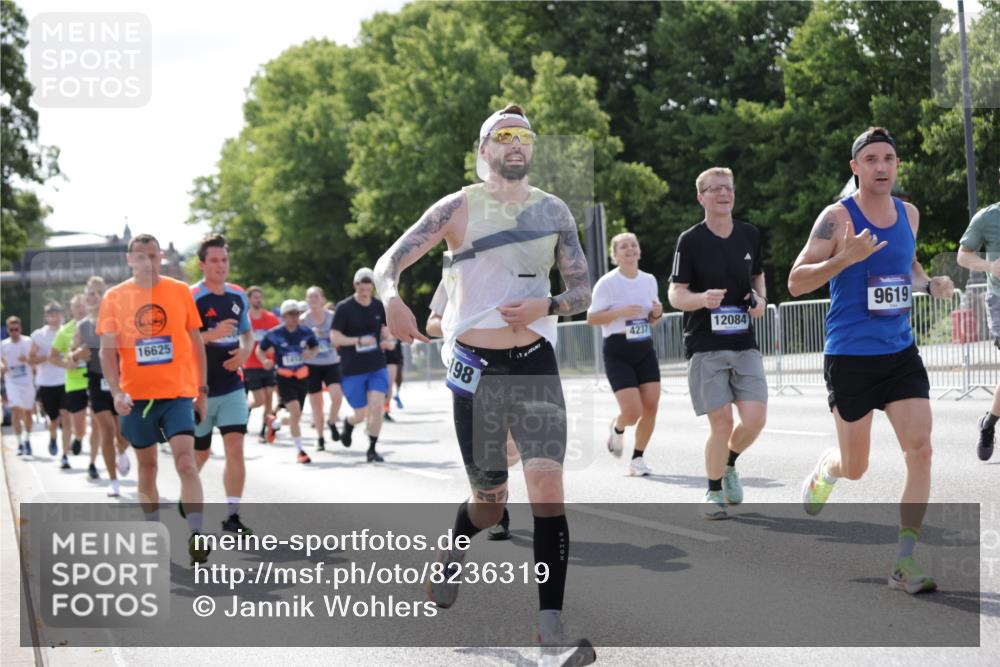 29.06.2025 - hella hamburg halbmarathon Jannik Wohlers http://msf.ph/oto/8236319 29.06.2025 09:53:37 Lombardsbrücke 1098, 1119, 1413, 1424, 1476, 1892, 1902, 2270, 2823, 3785, 4183, 4185, 4235, 4237, 4949, 5528, 6198, 6309, 6831, 7167, 7734, 8023, 8269, 8928, 9043, 9105, 9463, 9482, 9619, 10529, 10792, 11773, 11848, 11936, 12084, 12159, 12203, 12679, 12706, 12724, 13223, 13297, 13554, 14415, 14541, 14730, 15026, 15365, 15611, 15784, 15950, 16081, 16136, 16314, 16466, 16475, 16624, 16625, 16893, 17033, 17363, 17451, 17864, 17997, 18249, 18499, 18790, 19112 meine-sportfotos.de