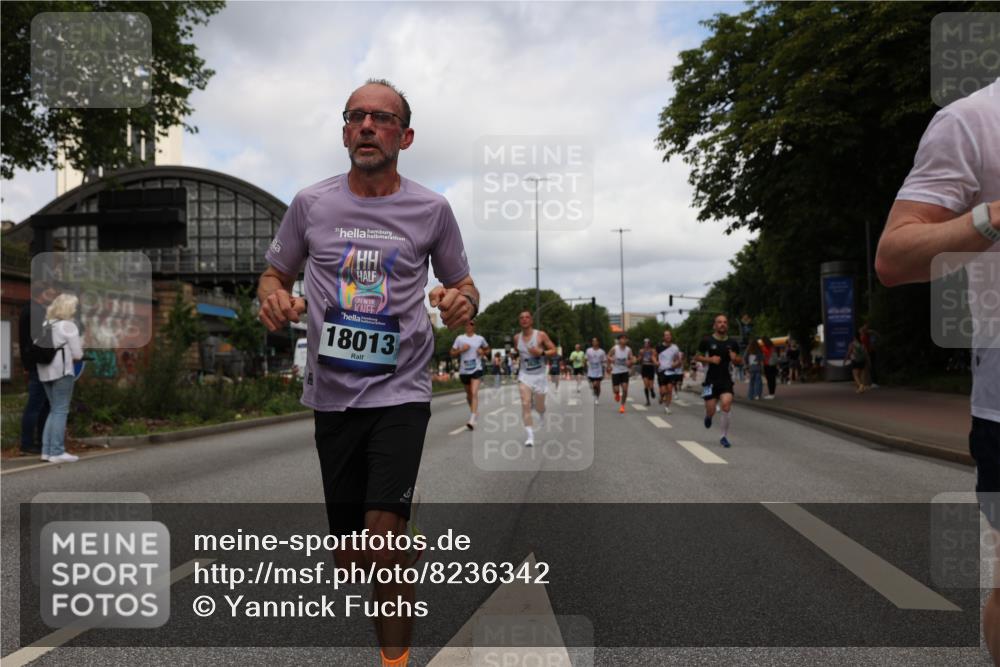 29.06.2025 - hella hamburg halbmarathon Yannick Fuchs http://msf.ph/oto/8236342 29.06.2025 10:34:31 20KM 1358, 1603, 1975, 2573, 2826, 2972, 3547, 3626, 4381, 4398, 4766, 4888, 5752, 6149, 6152, 7495, 7622, 8346, 8467, 8574, 8933, 9116, 9540, 11284, 11714, 11806, 12046, 12091, 13190, 14077, 14699, 15421, 15813, 15828, 16580, 17425, 17792, 17916, 17973, 18013, 18154, 18979 meine-sportfotos.de