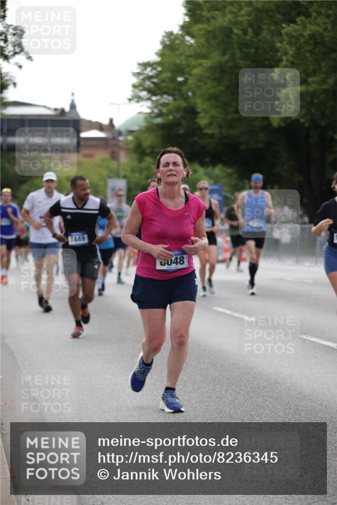 29.06.2025 - hella hamburg halbmarathon Jannik Wohlers http://msf.ph/oto/8236345 29.06.2025 10:28:49 Lombardsbrücke 1230, 2688, 3179, 4373, 4982, 6345, 7169, 7449, 8048, 8812, 10198, 10641, 10808, 11792, 11803, 11989, 12099, 12404, 12958, 13090, 15952, 15955, 16673, 16676, 18414 meine-sportfotos.de