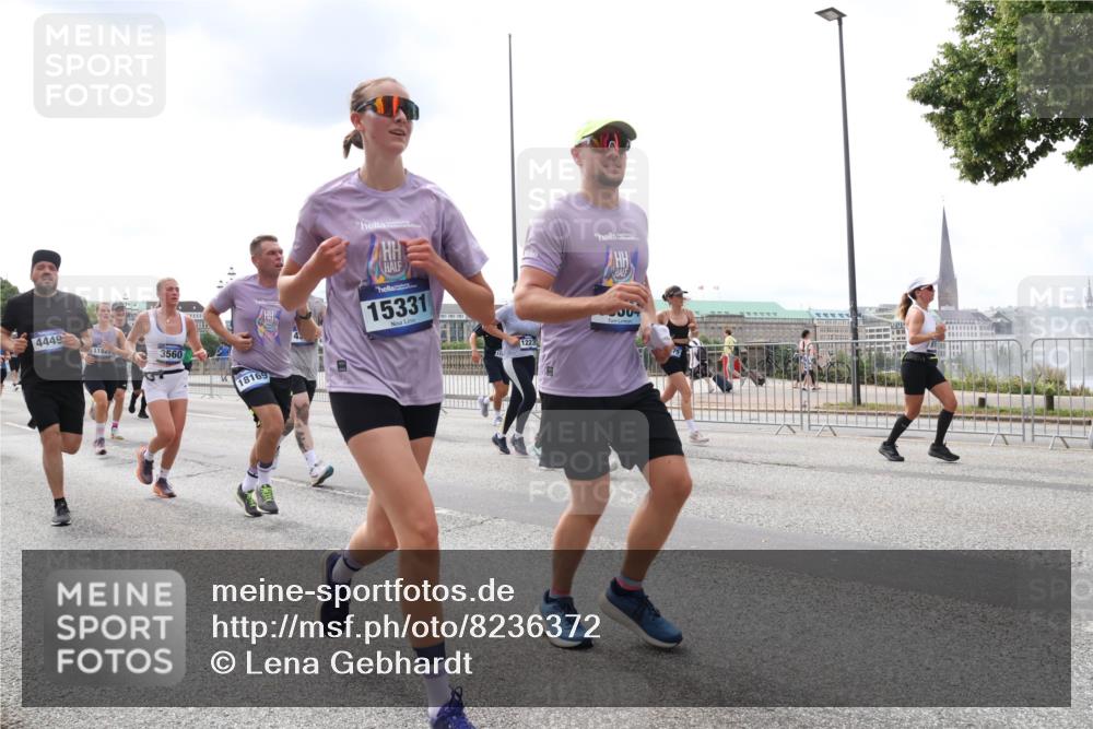 29.06.2025 - hella hamburg halbmarathon Lena Gebhardt http://msf.ph/oto/8236372 29.06.2025 10:33:42 Lombardsbrücke 1189, 1275, 1417, 1764, 1896, 1995, 2085, 2342, 2482, 2776, 2838, 3170, 3264, 3340, 3341, 3345, 3560, 3812, 4164, 4361, 4433, 4445, 4449, 4479, 4696, 4942, 5075, 5096, 5141, 5557, 5561, 5566, 5569, 5691, 5821, 5822, 5887, 6109, 6364, 6515, 6516, 6773, 6854, 6956, 6999, 7027, 7565, 7653, 7705, 8021, 8157, 8202, 8282, 8375, 8377, 8383, 8401, 8891, 9094, 9234, 9258, 9438, 9591, 9592, 9750, 9780, 9799, 9875, 9995, 10007, 10071, 10561, 11811, 11826 meine-sportfotos.de