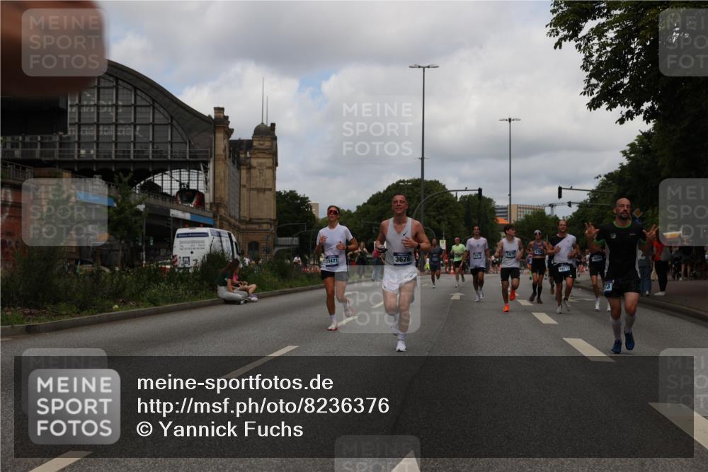 29.06.2025 - hella hamburg halbmarathon Yannick Fuchs http://msf.ph/oto/8236376 29.06.2025 10:34:32 20KM 1358, 1603, 1975, 2573, 2826, 3547, 3626, 4381, 4398, 4766, 4888, 5375, 6149, 6152, 6649, 7495, 7622, 8346, 8467, 8574, 8933, 9116, 11284, 11714, 11806, 12046, 12091, 13190, 14077, 14699, 15421, 15813, 15828, 16580, 17425, 17792, 17916, 17973, 18013, 18154, 18979 meine-sportfotos.de