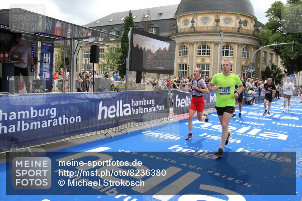 29.06.2025 - hella hamburg halbmarathon Michael Strokosch http://msf.ph/oto/8236380 29.06.2025 10:47:51 Ziel 2340, 5915, 6836, 8564, 11961, 12679, 14383, 17229, 18356, 18430, 18836 meine-sportfotos.de