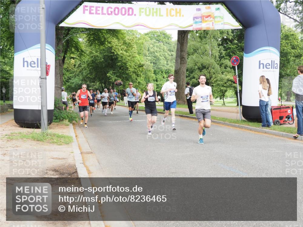 29.06.2025 - hella hamburg halbmarathon MichiJ http://msf.ph/oto/8236465 29.06.2025 10:27:13 Zwischen KM18-KM19 3014, 3530, 13729, 13755, 15965 meine-sportfotos.de
