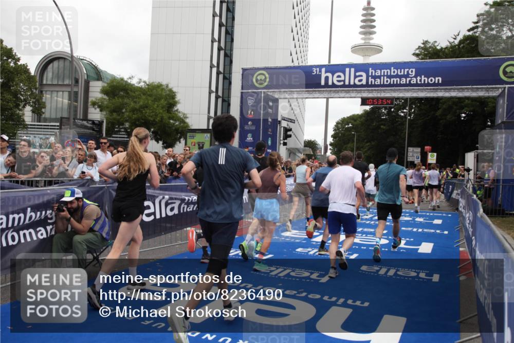 29.06.2025 - hella hamburg halbmarathon Michael Strokosch http://msf.ph/oto/8236490 29.06.2025 10:53:52 Ziel 1422, 1706, 1870, 2082, 2518, 5607, 6260, 6877, 7177, 8285, 8335, 9922, 10529, 10891, 12413, 14026, 14702, 14818, 15502, 16538, 17740, 18249, 18418, 18487, 18514, 18759, 18915, 19177 meine-sportfotos.de