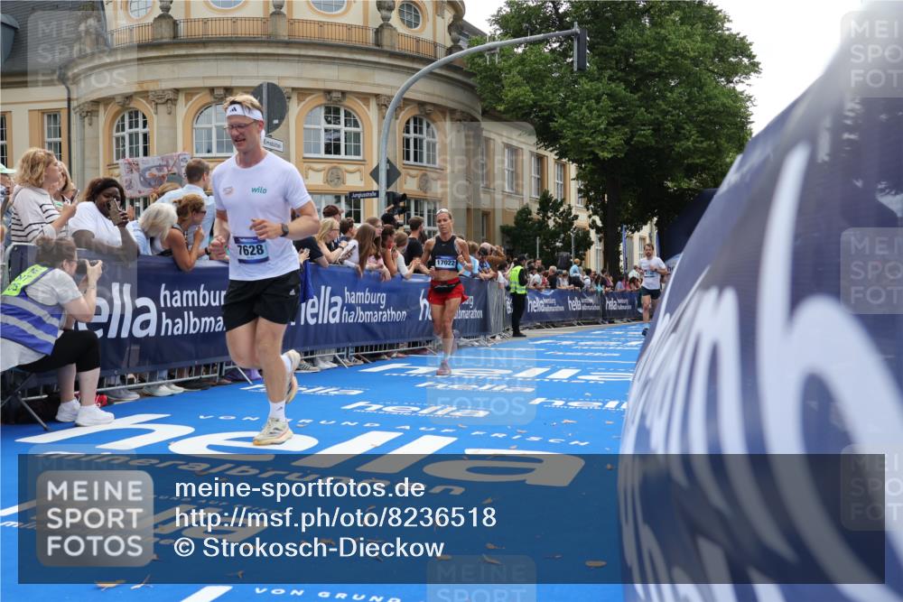 29.06.2025 - hella hamburg halbmarathon Strokosch-Dieckow http://msf.ph/oto/8236518 29.06.2025 10:35:10 Ziel 4740, 7628, 7867, 8901, 11559, 12514, 13798, 14069, 15415, 15773, 16963, 16964, 17022 meine-sportfotos.de