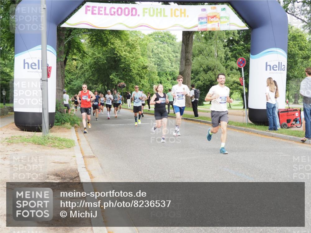 29.06.2025 - hella hamburg halbmarathon MichiJ http://msf.ph/oto/8236537 29.06.2025 10:27:13 Zwischen KM18-KM19 3014, 3530, 13729, 13755, 15965 meine-sportfotos.de