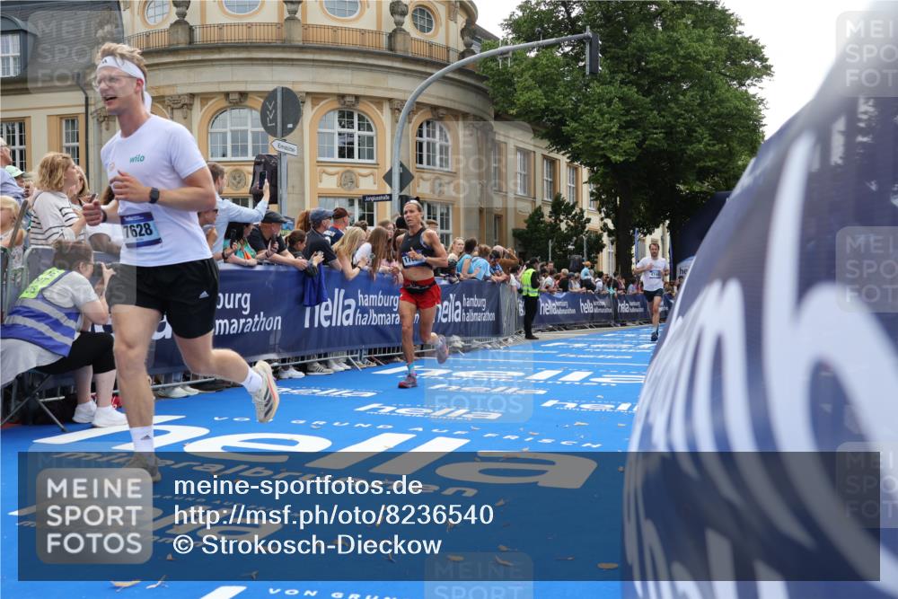 29.06.2025 - hella hamburg halbmarathon Strokosch-Dieckow http://msf.ph/oto/8236540 29.06.2025 10:35:10 Ziel 4740, 7628, 7867, 8901, 11559, 12514, 13798, 14069, 15415, 15773, 16963, 16964, 17022 meine-sportfotos.de
