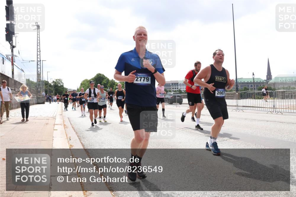29.06.2025 - hella hamburg halbmarathon Lena Gebhardt http://msf.ph/oto/8236549 29.06.2025 10:45:13 Lombardsbrücke 1024, 1273, 1629, 1685, 1713, 1798, 1924, 2007, 2216, 2217, 2779, 3160, 3164, 3357, 3377, 3570, 3879, 3993, 4099, 4102, 4186, 4275, 4306, 4337, 4504, 4820, 4851, 5099, 5108, 5190, 5339, 5636, 5949, 6150, 6509, 6763, 6788, 6841, 6888, 6911, 6922, 6980, 7283, 7530, 7541, 7699, 7859, 7912, 8582, 8594, 8605, 8762, 8907, 9036, 9084, 9085, 9620, 10030, 10182, 10225, 10562, 10566, 10668, 10707, 11272, 11314, 12198, 12318, 12332, 12334, 12394, 13039, 13261 meine-sportfotos.de