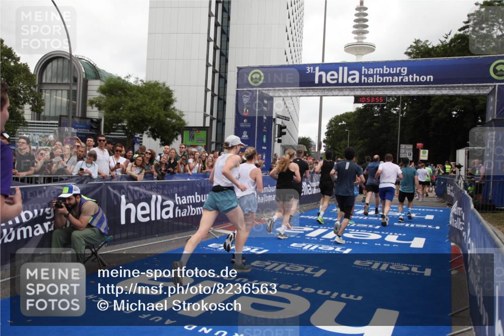 29.06.2025 - hella hamburg halbmarathon Michael Strokosch http://msf.ph/oto/8236563 29.06.2025 10:53:54 Ziel 1422, 1706, 1870, 5607, 6260, 6877, 7177, 7395, 8285, 8335, 9922, 10529, 10891, 12413, 14026, 15502, 16538, 17740, 18249, 18418, 18487, 18759, 18831, 18915, 19177 meine-sportfotos.de