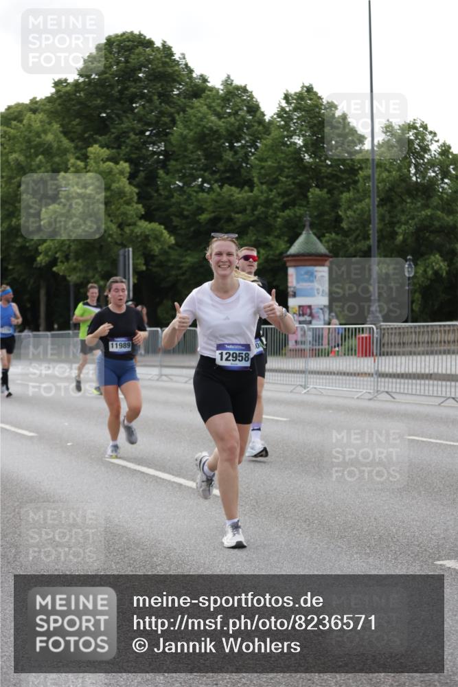 29.06.2025 - hella hamburg halbmarathon Jannik Wohlers http://msf.ph/oto/8236571 29.06.2025 10:28:51 Lombardsbrücke 1230, 2688, 3179, 4373, 6345, 7449, 8048, 8812, 9714, 10198, 10641, 10808, 11792, 11803, 11989, 12099, 12404, 12958, 13090, 14644, 15952, 15955, 16673, 16676, 18414 meine-sportfotos.de