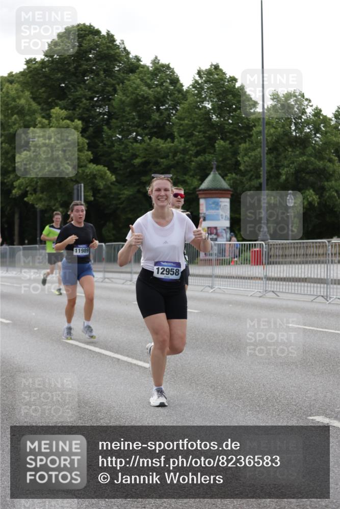 29.06.2025 - hella hamburg halbmarathon Jannik Wohlers http://msf.ph/oto/8236583 29.06.2025 10:28:51 Lombardsbrücke 1230, 2688, 3179, 4373, 6345, 7449, 8048, 8812, 9714, 10198, 10641, 10808, 11792, 11803, 11989, 12099, 12404, 12958, 13090, 14644, 15952, 15955, 16673, 16676, 18414 meine-sportfotos.de