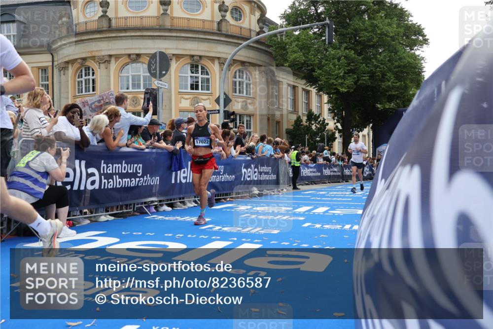 29.06.2025 - hella hamburg halbmarathon Strokosch-Dieckow http://msf.ph/oto/8236587 29.06.2025 10:35:11 Ziel 4740, 7628, 7867, 11559, 12514, 13798, 14069, 14789, 15415, 15773, 16963, 16964, 17022 meine-sportfotos.de