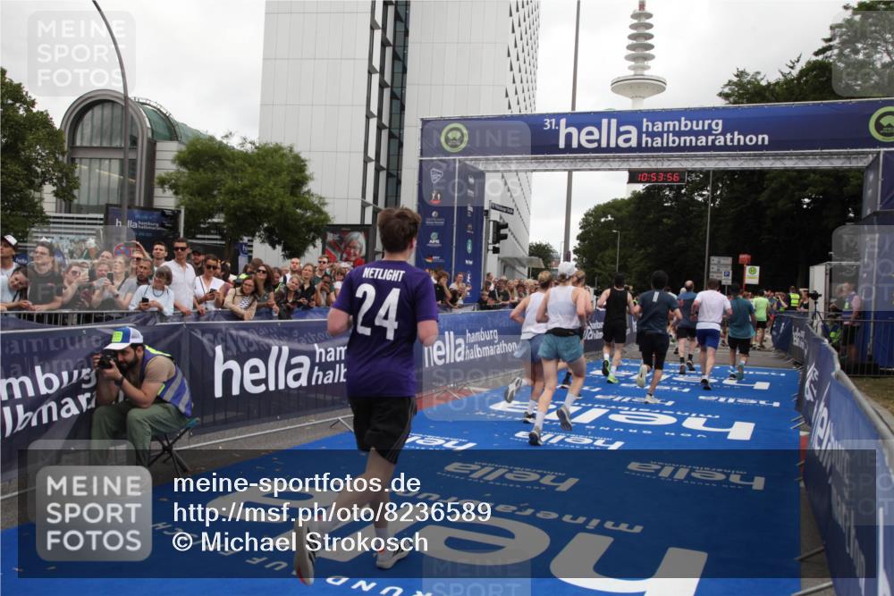 29.06.2025 - hella hamburg halbmarathon Michael Strokosch http://msf.ph/oto/8236589 29.06.2025 10:53:54 Ziel 1422, 1706, 1870, 5607, 6260, 6877, 7177, 7395, 8285, 8335, 9922, 10529, 10891, 12413, 14026, 15502, 16538, 17740, 18249, 18418, 18487, 18759, 18831, 18915, 19177 meine-sportfotos.de