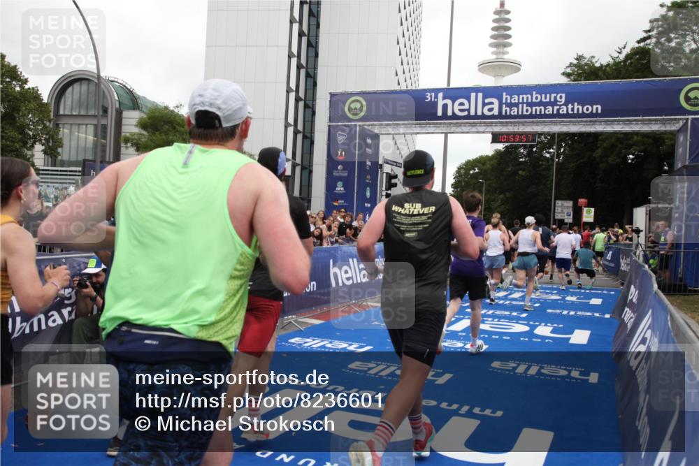 29.06.2025 - hella hamburg halbmarathon Michael Strokosch http://msf.ph/oto/8236601 29.06.2025 10:53:55 Ziel 1422, 1706, 1870, 5607, 6260, 6877, 7177, 7395, 7973, 8285, 9922, 10529, 10891, 12413, 14026, 15502, 16477, 16538, 17740, 18249, 18418, 18487, 18759, 18831, 18915, 19177 meine-sportfotos.de