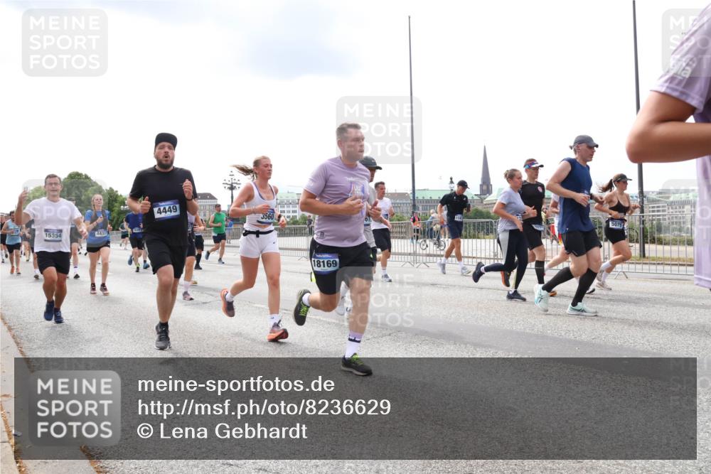 29.06.2025 - hella hamburg halbmarathon Lena Gebhardt http://msf.ph/oto/8236629 29.06.2025 10:33:42 Lombardsbrücke 1189, 1275, 1417, 1764, 1896, 1995, 2085, 2342, 2482, 2776, 2838, 3170, 3264, 3340, 3341, 3345, 3560, 3812, 4164, 4361, 4433, 4445, 4449, 4479, 4696, 4942, 5075, 5096, 5141, 5557, 5561, 5566, 5569, 5691, 5821, 5822, 5887, 6109, 6364, 6515, 6516, 6773, 6854, 6956, 6999, 7027, 7565, 7653, 7705, 8021, 8157, 8202, 8282, 8375, 8377, 8383, 8401, 8891, 9094, 9234, 9258, 9438, 9591, 9592, 9750, 9780, 9799, 9875, 9995, 10007, 10071, 10561, 11811, 11826 meine-sportfotos.de