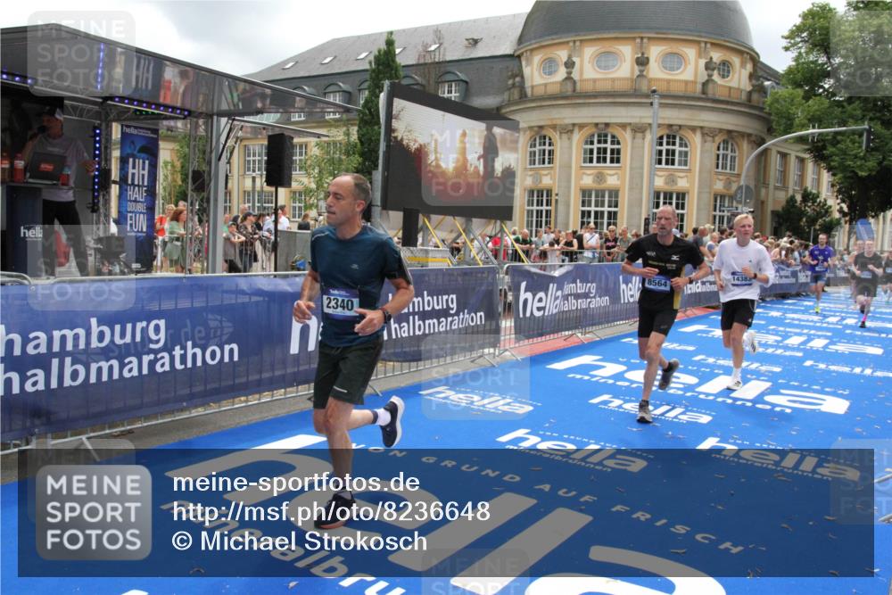 29.06.2025 - hella hamburg halbmarathon Michael Strokosch http://msf.ph/oto/8236648 29.06.2025 10:47:53 Ziel 2340, 5915, 6836, 8564, 11961, 12679, 14383, 14730, 17451, 18356, 18836 meine-sportfotos.de