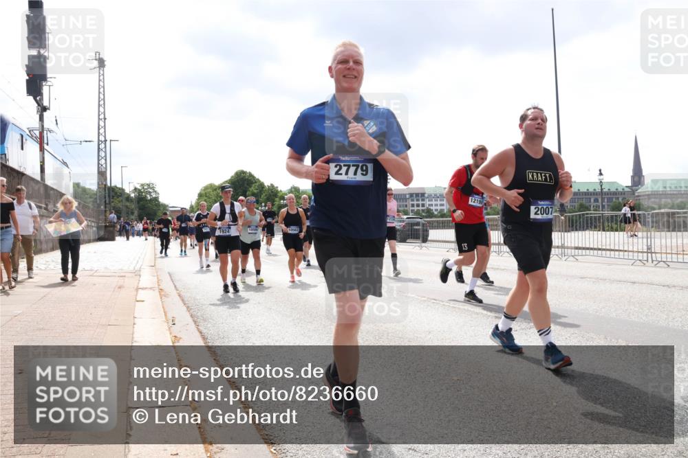 29.06.2025 - hella hamburg halbmarathon Lena Gebhardt http://msf.ph/oto/8236660 29.06.2025 10:45:13 Lombardsbrücke 1024, 1273, 1629, 1685, 1713, 1798, 1924, 2007, 2216, 2217, 2779, 3160, 3164, 3357, 3377, 3570, 3879, 3993, 4099, 4102, 4186, 4275, 4306, 4337, 4504, 4820, 4851, 5099, 5108, 5190, 5339, 5636, 5949, 6150, 6509, 6763, 6788, 6841, 6888, 6911, 6922, 6980, 7283, 7530, 7541, 7699, 7859, 7912, 8582, 8594, 8605, 8762, 8907, 9036, 9084, 9085, 9620, 10030, 10182, 10225, 10562, 10566, 10668, 10707, 11272, 11314, 12198, 12318, 12332, 12334, 12394, 13039, 13261 meine-sportfotos.de