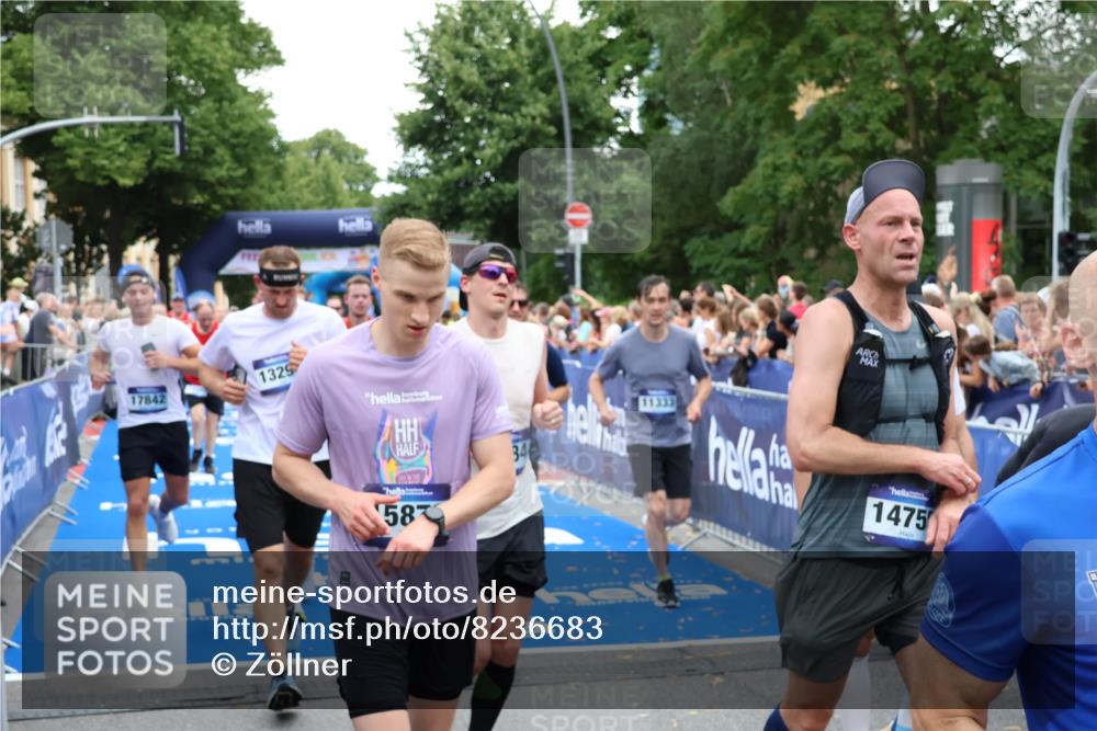 29.06.2025 - hella hamburg halbmarathon Zöllner http://msf.ph/oto/8236683 29.06.2025 10:55:11 Ziel 1549, 1628, 2119, 2448, 2884, 3041, 3791, 3945, 4903, 6355, 8691, 9060, 9361, 9380, 10191, 10192, 11333, 11747, 11976, 12248, 12961, 13297, 14750, 14834, 14948, 16108, 16630, 17803, 17842, 18031, 18966 meine-sportfotos.de