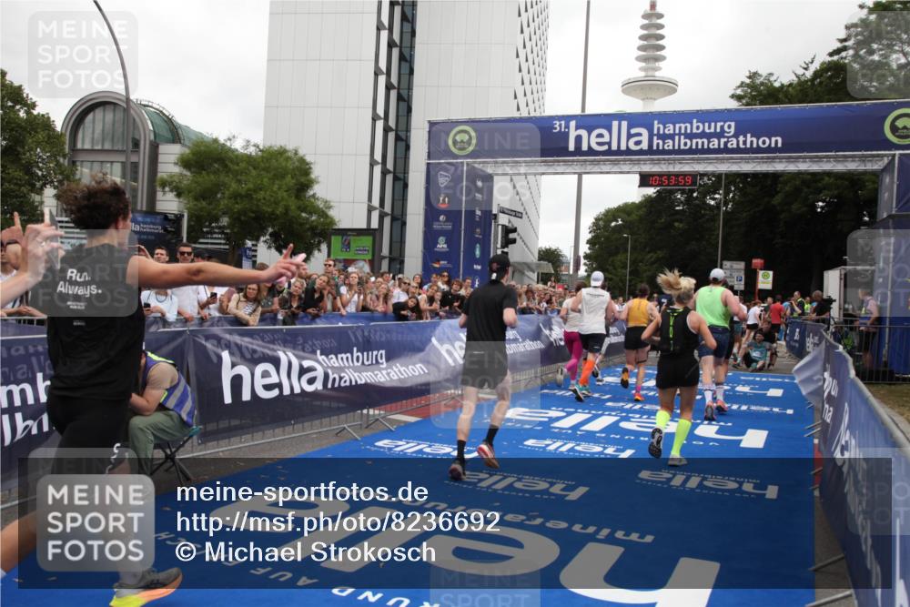 29.06.2025 - hella hamburg halbmarathon Michael Strokosch http://msf.ph/oto/8236692 29.06.2025 10:53:58 Ziel 1706, 1870, 2432, 6260, 6481, 7395, 7918, 7973, 9922, 10891, 11789, 12413, 13032, 13869, 14026, 14175, 15502, 16477, 16538, 18418, 18487, 18759, 18831, 18879, 18915, 19177 meine-sportfotos.de