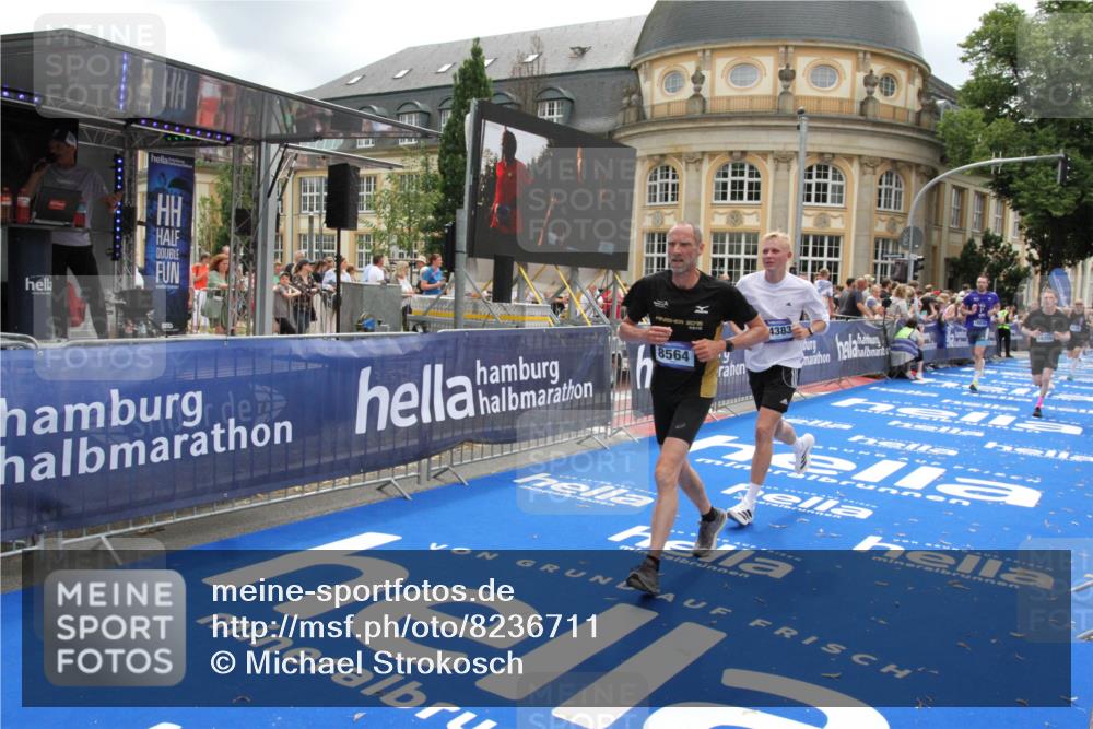 29.06.2025 - hella hamburg halbmarathon Michael Strokosch http://msf.ph/oto/8236711 29.06.2025 10:47:53 Ziel 2340, 5915, 6836, 8564, 11961, 12679, 14383, 14730, 17451, 18356, 18836 meine-sportfotos.de