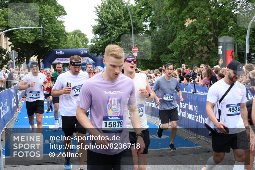 29.06.2025 - hella hamburg halbmarathon Zöllner http://msf.ph/oto/8236718 29.06.2025 10:55:12 Ziel 1549, 1628, 2119, 2448, 3041, 3791, 3945, 4903, 6355, 8691, 9060, 9361, 9380, 10191, 10192, 10582, 11333, 11747, 11976, 12248, 12961, 13297, 14834, 14948, 15854, 16108, 16630, 17803, 17842, 18031, 18966 meine-sportfotos.de