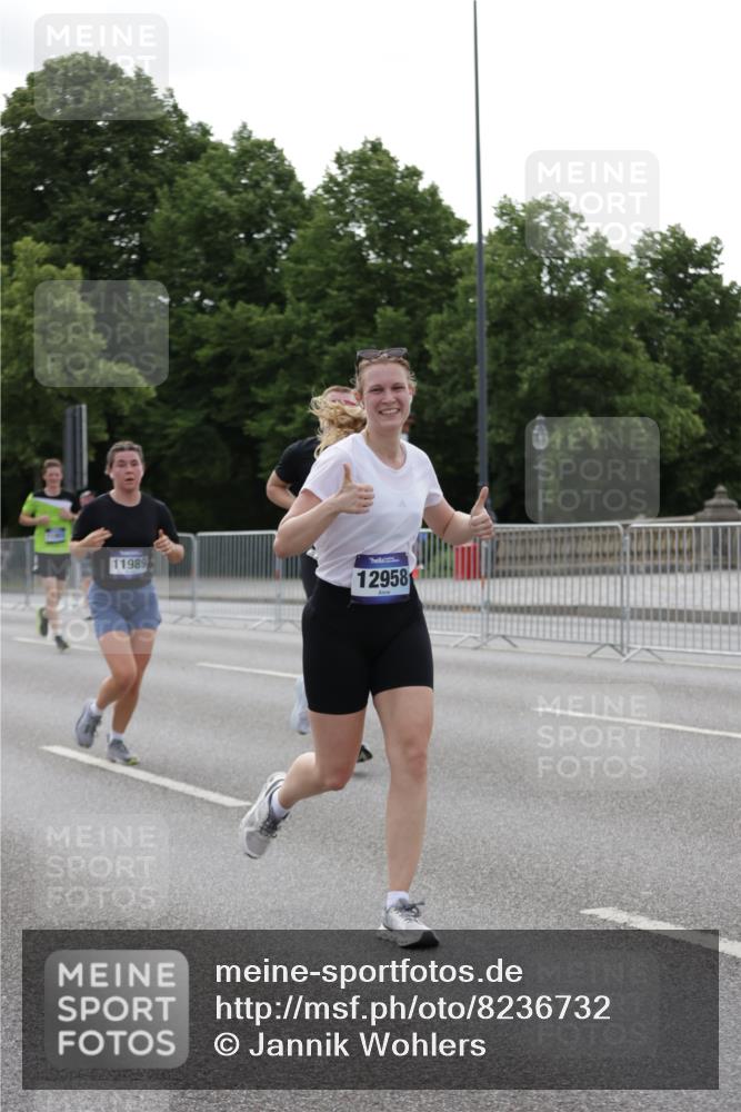 29.06.2025 - hella hamburg halbmarathon Jannik Wohlers http://msf.ph/oto/8236732 29.06.2025 10:28:51 Lombardsbrücke 1230, 2688, 3179, 4373, 6345, 7449, 8048, 8812, 9714, 10198, 10641, 10808, 11792, 11803, 11989, 12099, 12404, 12958, 13090, 14644, 15952, 15955, 16673, 16676, 18414 meine-sportfotos.de