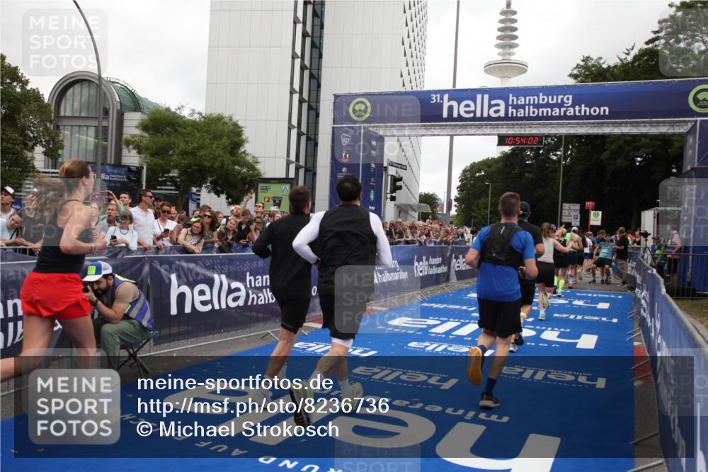 29.06.2025 - hella hamburg halbmarathon Michael Strokosch http://msf.ph/oto/8236736 29.06.2025 10:54:01 Ziel 1151, 1706, 1815, 1870, 2432, 3096, 6356, 6374, 6481, 7395, 7918, 7973, 8394, 11789, 12413, 13032, 13869, 14175, 16477, 16538, 18308, 18418, 18831, 18879, 18915, 19177 meine-sportfotos.de