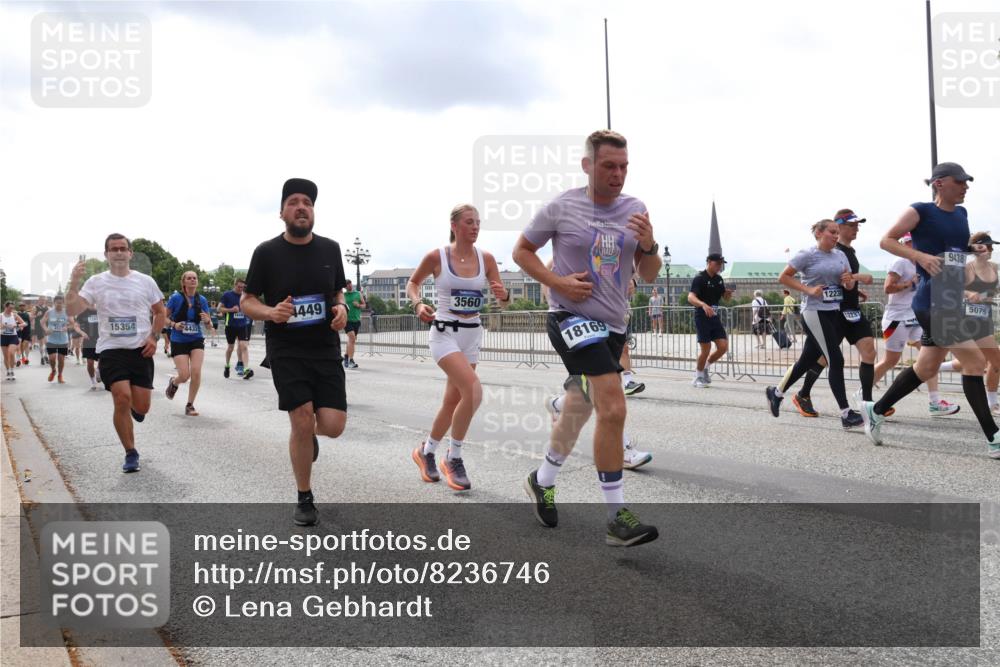 29.06.2025 - hella hamburg halbmarathon Lena Gebhardt http://msf.ph/oto/8236746 29.06.2025 10:33:43 Lombardsbrücke 1189, 1275, 1417, 1764, 1896, 1995, 2342, 2482, 2776, 2838, 3170, 3264, 3340, 3341, 3345, 3560, 3812, 4164, 4361, 4433, 4445, 4449, 4479, 4696, 4942, 5075, 5096, 5141, 5557, 5561, 5566, 5569, 5584, 5691, 5821, 5822, 5887, 6109, 6364, 6515, 6516, 6854, 6956, 6999, 7027, 7565, 7653, 7705, 8021, 8157, 8202, 8282, 8375, 8377, 8383, 8401, 8891, 9094, 9234, 9258, 9438, 9591, 9592, 9750, 9780, 9799, 9875, 9995, 10007, 10071, 10561, 11811, 11826 meine-sportfotos.de