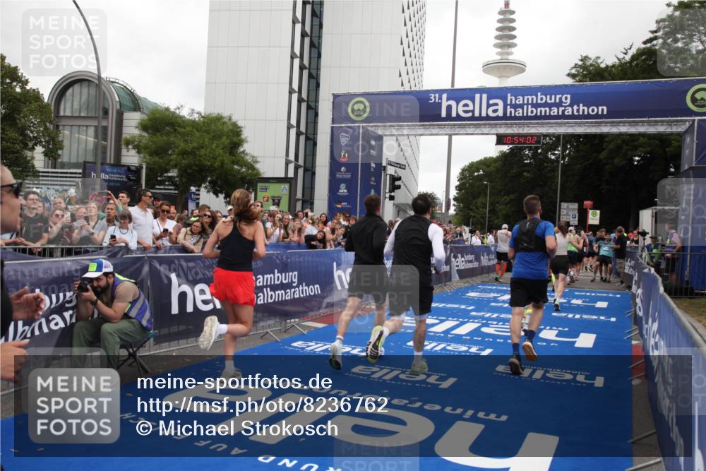 29.06.2025 - hella hamburg halbmarathon Michael Strokosch http://msf.ph/oto/8236762 29.06.2025 10:54:01 Ziel 1151, 1706, 1815, 1870, 2432, 3096, 6356, 6374, 6481, 7395, 7918, 7973, 8394, 11789, 12413, 13032, 13869, 14175, 16477, 16538, 18308, 18418, 18831, 18879, 18915, 19177 meine-sportfotos.de