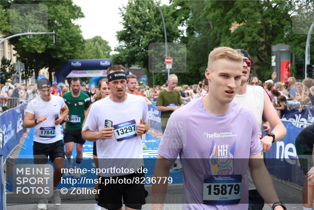 29.06.2025 - hella hamburg halbmarathon Zöllner http://msf.ph/oto/8236779 29.06.2025 10:55:12 Ziel 1549, 1628, 2119, 2448, 3041, 3791, 3945, 4903, 6355, 8691, 9060, 9361, 9380, 10191, 10192, 10582, 11333, 11747, 11976, 12248, 12961, 13297, 14834, 14948, 15854, 16108, 16630, 17803, 17842, 18031, 18966 meine-sportfotos.de