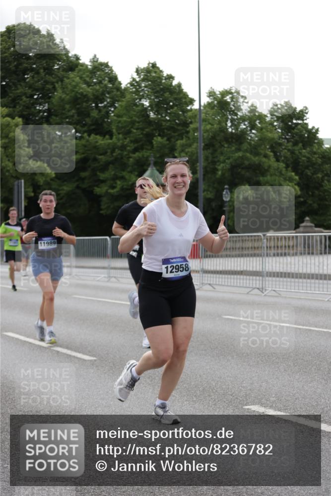 29.06.2025 - hella hamburg halbmarathon Jannik Wohlers http://msf.ph/oto/8236782 29.06.2025 10:28:51 Lombardsbrücke 1230, 2688, 3179, 4373, 6345, 7449, 8048, 8812, 9714, 10198, 10641, 10808, 11792, 11803, 11989, 12099, 12404, 12958, 13090, 14644, 15952, 15955, 16673, 16676, 18414 meine-sportfotos.de