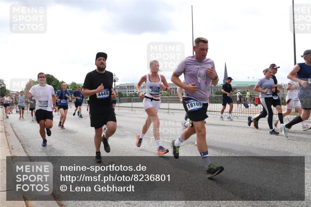 29.06.2025 - hella hamburg halbmarathon Lena Gebhardt http://msf.ph/oto/8236801 29.06.2025 10:33:43 Lombardsbrücke 1189, 1275, 1417, 1764, 1896, 1995, 2342, 2482, 2776, 2838, 3170, 3264, 3340, 3341, 3345, 3560, 3812, 4164, 4361, 4433, 4445, 4449, 4479, 4696, 4942, 5075, 5096, 5141, 5557, 5561, 5566, 5569, 5584, 5691, 5821, 5822, 5887, 6109, 6364, 6515, 6516, 6854, 6956, 6999, 7027, 7565, 7653, 7705, 8021, 8157, 8202, 8282, 8375, 8377, 8383, 8401, 8891, 9094, 9234, 9258, 9438, 9591, 9592, 9750, 9780, 9799, 9875, 9995, 10007, 10071, 10561, 11811, 11826 meine-sportfotos.de