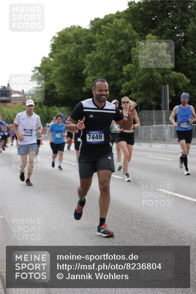 29.06.2025 - hella hamburg halbmarathon Jannik Wohlers http://msf.ph/oto/8236804 29.06.2025 10:28:54 Lombardsbrücke 1230, 2688, 3179, 3311, 4349, 4373, 6345, 6725, 7449, 8048, 8812, 9714, 10198, 10641, 10808, 11792, 11803, 11989, 12404, 12958, 13090, 14644, 15952, 15955, 16673, 16676, 17496, 18298, 18299, 18414 meine-sportfotos.de
