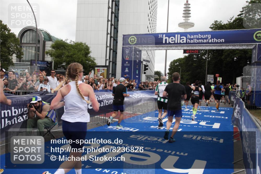 29.06.2025 - hella hamburg halbmarathon Michael Strokosch http://msf.ph/oto/8236826 29.06.2025 10:54:04 Ziel 1151, 1815, 2432, 3096, 6356, 6374, 6481, 7918, 7973, 8394, 9032, 11499, 11789, 12379, 13032, 13869, 14175, 16477, 17348, 18308, 18879 meine-sportfotos.de