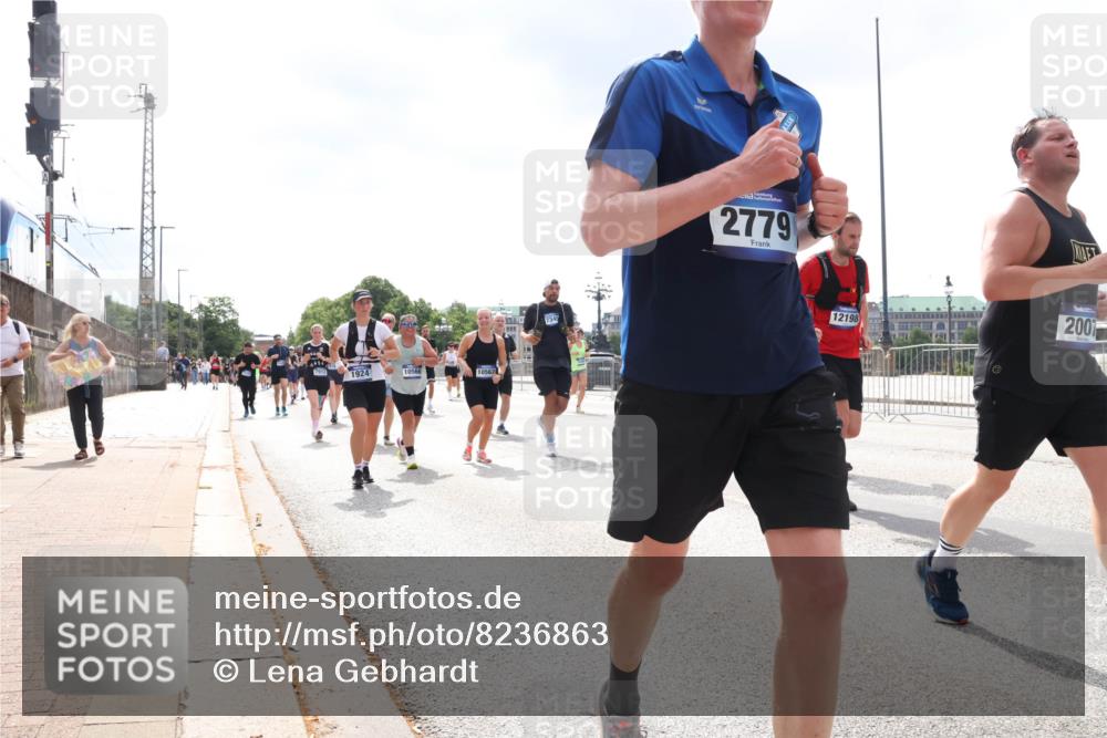 29.06.2025 - hella hamburg halbmarathon Lena Gebhardt http://msf.ph/oto/8236863 29.06.2025 10:45:13 Lombardsbrücke 1024, 1273, 1629, 1685, 1713, 1798, 1924, 2007, 2216, 2217, 2779, 3160, 3164, 3357, 3377, 3570, 3879, 3993, 4099, 4102, 4186, 4275, 4306, 4337, 4504, 4820, 4851, 5099, 5108, 5190, 5339, 5636, 5949, 6150, 6509, 6763, 6788, 6841, 6888, 6911, 6922, 6980, 7283, 7530, 7541, 7699, 7859, 7912, 8582, 8594, 8605, 8762, 8907, 9036, 9084, 9085, 9620, 10030, 10182, 10225, 10562, 10566, 10668, 10707, 11272, 11314, 12198, 12318, 12332, 12334, 12394, 13039, 13261 meine-sportfotos.de