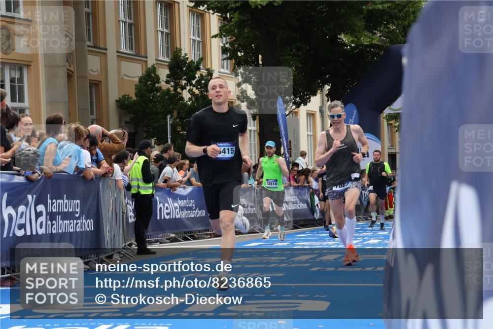 29.06.2025 - hella hamburg halbmarathon Strokosch-Dieckow http://msf.ph/oto/8236865 29.06.2025 10:35:16 Ziel 4740, 4944, 7867, 10877, 11898, 12514, 13798, 14789, 15390, 15415, 15701, 15773, 15931 meine-sportfotos.de