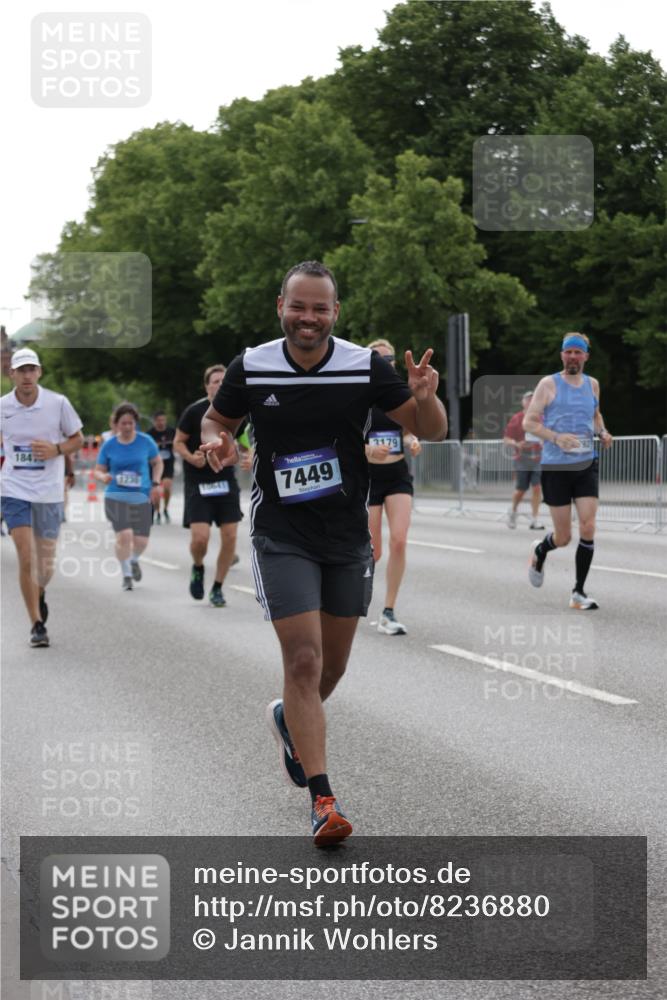 29.06.2025 - hella hamburg halbmarathon Jannik Wohlers http://msf.ph/oto/8236880 29.06.2025 10:28:54 Lombardsbrücke 1230, 2688, 3179, 3311, 4349, 4373, 6345, 6725, 7449, 8048, 8812, 9714, 10198, 10641, 10808, 11792, 11803, 11989, 12404, 12958, 13090, 14644, 15952, 15955, 16673, 16676, 17496, 18298, 18299, 18414 meine-sportfotos.de