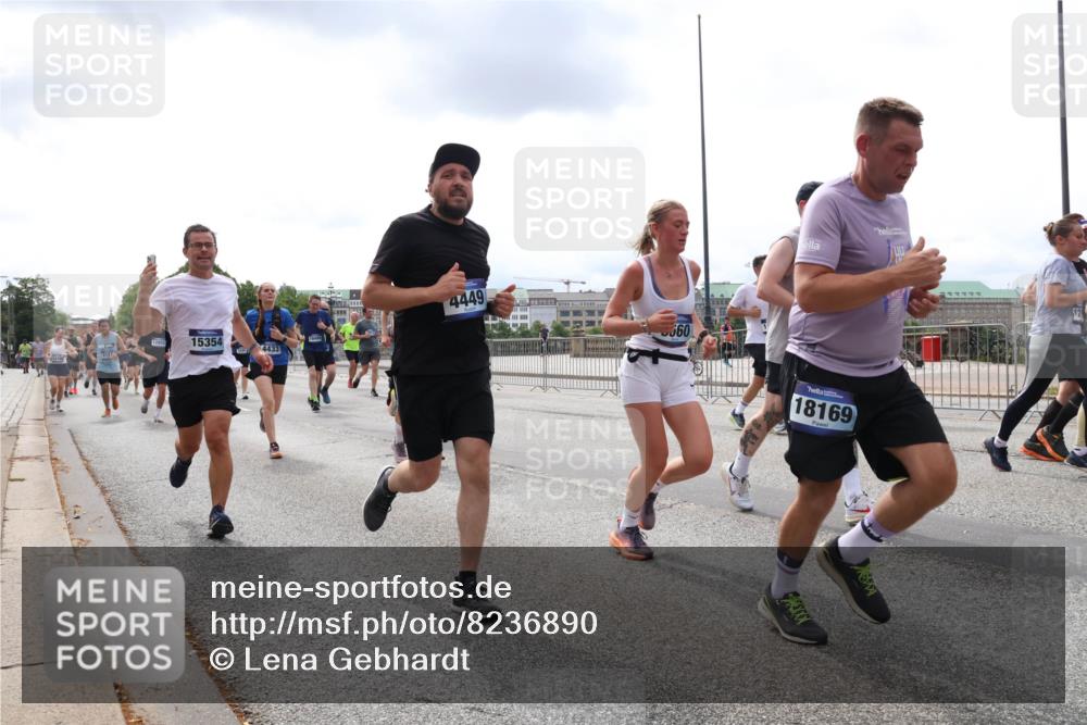 29.06.2025 - hella hamburg halbmarathon Lena Gebhardt http://msf.ph/oto/8236890 29.06.2025 10:33:43 Lombardsbrücke 1189, 1275, 1417, 1764, 1896, 1995, 2342, 2482, 2776, 2838, 3170, 3264, 3340, 3341, 3345, 3560, 3812, 4164, 4361, 4433, 4445, 4449, 4479, 4696, 4942, 5075, 5096, 5141, 5557, 5561, 5566, 5569, 5584, 5691, 5821, 5822, 5887, 6109, 6364, 6515, 6516, 6854, 6956, 6999, 7027, 7565, 7653, 7705, 8021, 8157, 8202, 8282, 8375, 8377, 8383, 8401, 8891, 9094, 9234, 9258, 9438, 9591, 9592, 9750, 9780, 9799, 9875, 9995, 10007, 10071, 10561, 11811, 11826 meine-sportfotos.de